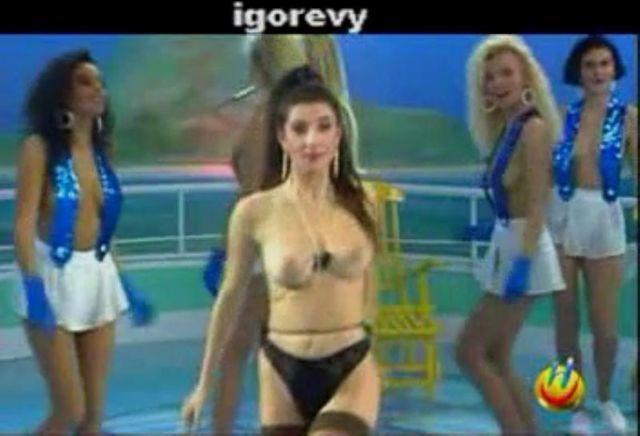 actress Lory Ghidini 22 years nude photoshoot beach