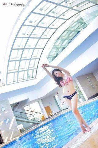 actress Van Anh 19 years bared photos in the club