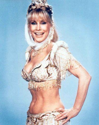 celebritie Barbara Eden 18 years bareness picture in the club