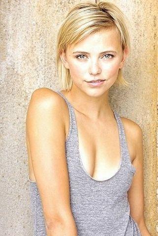 celebritie Riley Voelkel 18 years Without swimsuit pics beach