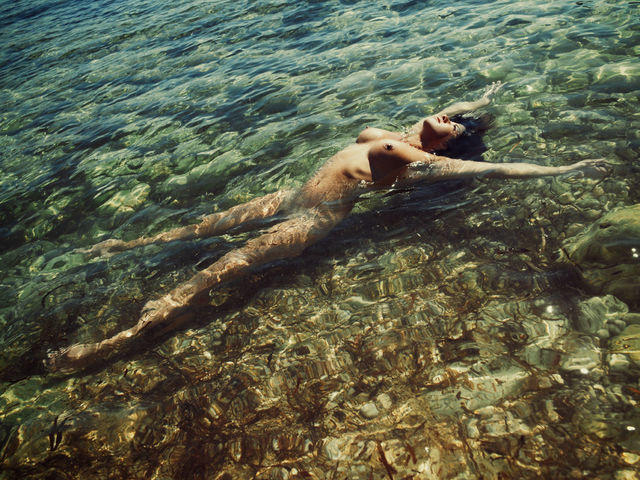 Amanda Krabbe topless snapshot