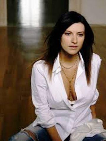 models laura pausini 19 years nude young foto image in the club
