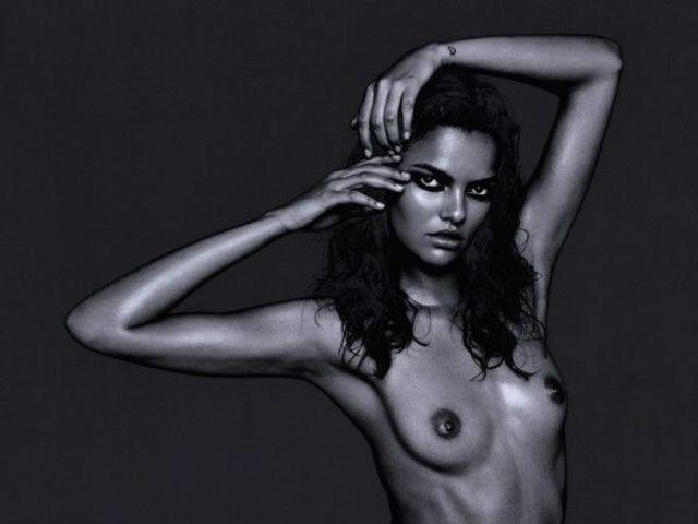 models Barbara Fialho 23 years nipple foto in the club