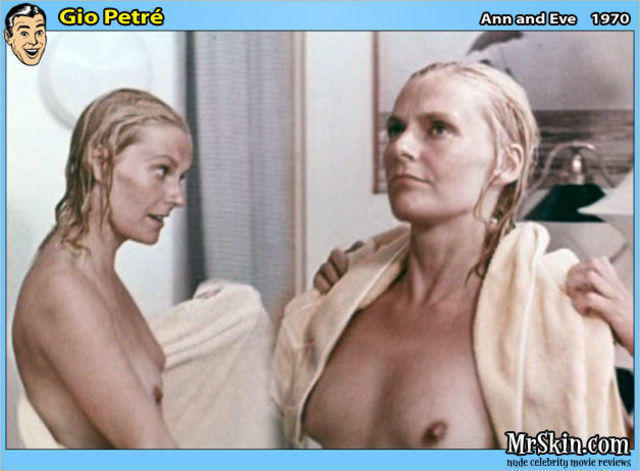 actress Gio Petré 24 years naked photoshoot beach