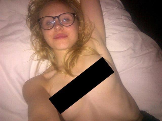 Taylor Baruchel nude photo