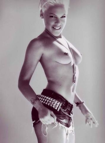models Lauren Bittner 24 years nudity foto in public