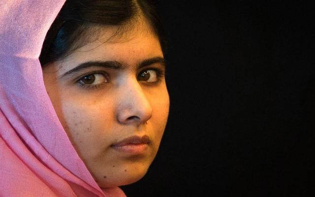 celebritie Malala Yousafzai 2015 chest photography in public