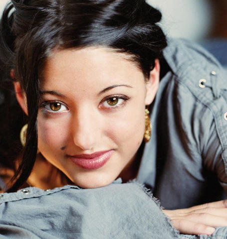 actress Stacie Orrico young seductive photo in public