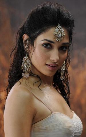 actress Soundarya R. Ashwin 25 years laid bare picture home