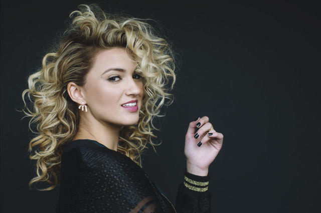 actress Tori Kelly 21 years nudity pics in public