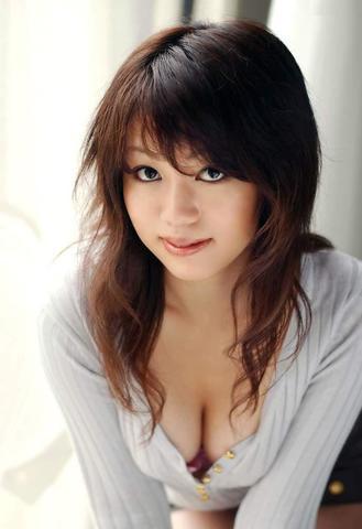 actress Kana Ueda 23 years Without swimming suit snapshot beach