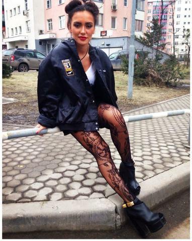 celebritie Olga Seryabkina teen undressed photoshoot in the club