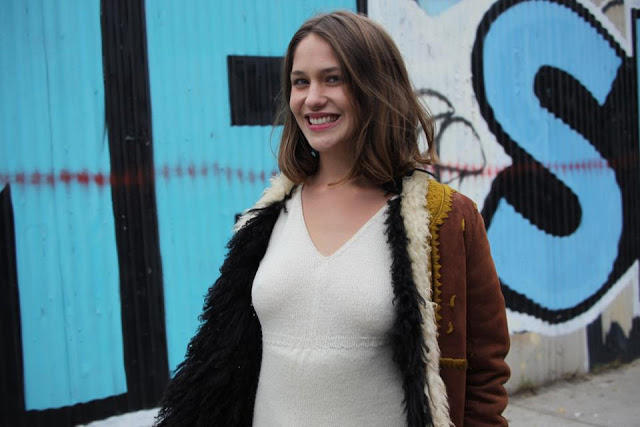 celebritie Lola Kirke teen natural photography in the club