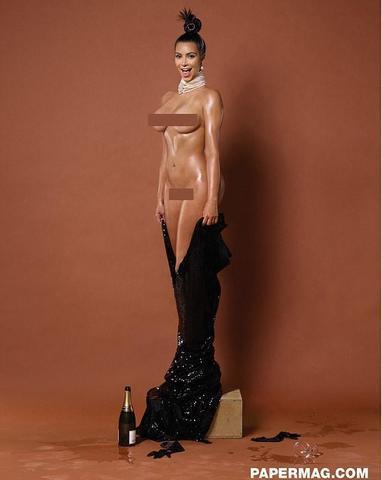 actress Kourtney Kardashian 22 years undressed photos in the club