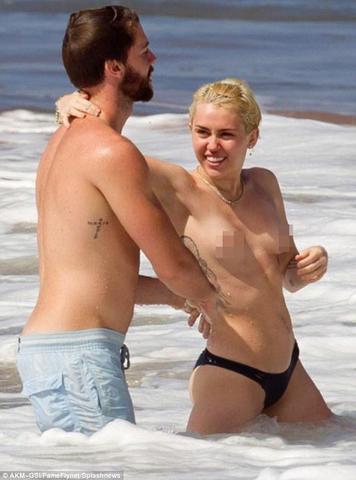 actress Nicole Patrick young Without brassiere image beach