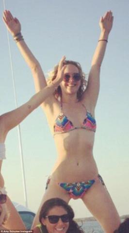actress Jennifer Hoffman 21 years indecent photoshoot beach