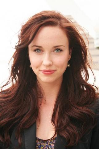 Elyse Levesque chatte