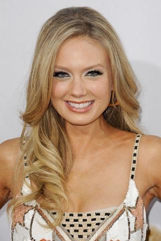 celebritie Melissa Ordway 23 years tits image in public