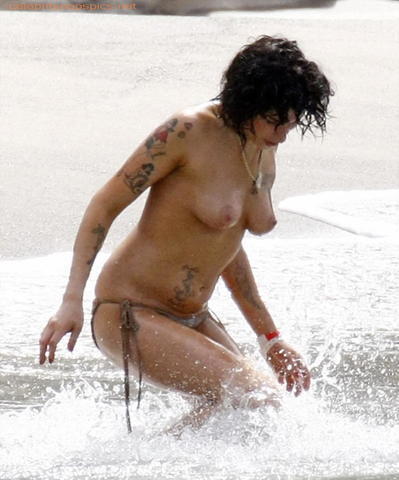 Amy Winehouse Brustwarze