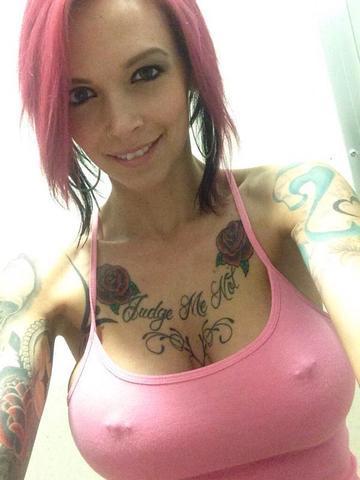 actress Anna Bell Peaks 24 years breasts picture in public