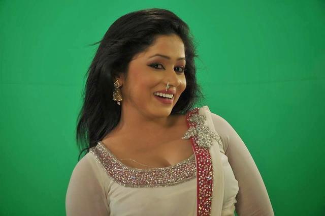 Shefali Chowdhury pezón