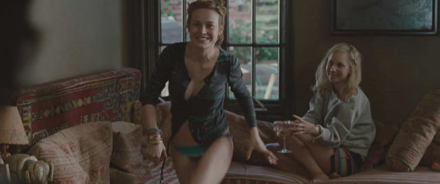 models Brie Larson 22 years raunchy foto in the club