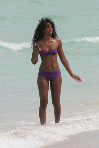 actress Kelly Rowland 19 years ass image beach