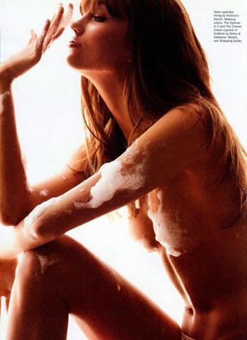 celebritie Karlie Kloss 18 years Uncensored photos beach