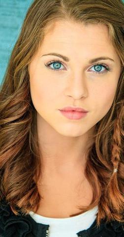celebritie Anne Winters 23 years bosom photography in the club