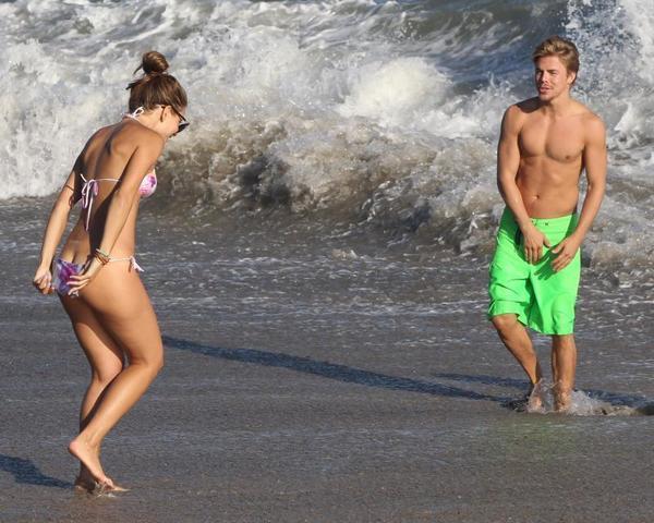 celebritie Maria Menounos 2015 unexpurgated picture beach