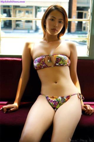 Naked Mayuko Iwasa snapshot