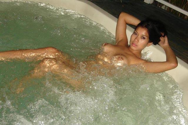 celebritie Ashlyn Sanchez 2015 sensual snapshot in public