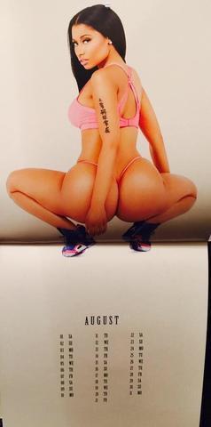 celebritie Nicki Minaj 22 years swimsuit photos in the club