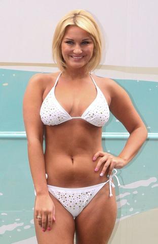 celebritie Sam Faiers 23 years in the buff image in the club