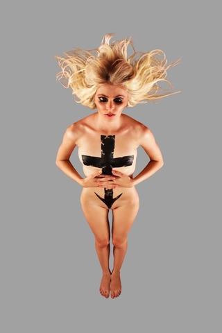 celebritie Taylor Momsen 24 years k naked image in public