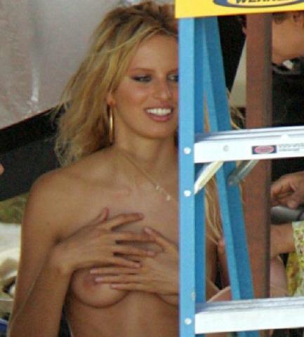  Hot snapshot Karolina Kurkova tits