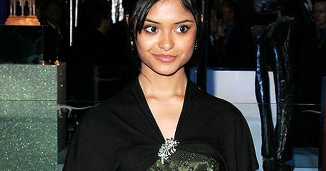 celebritie Afshan Azad 25 years naked photo home