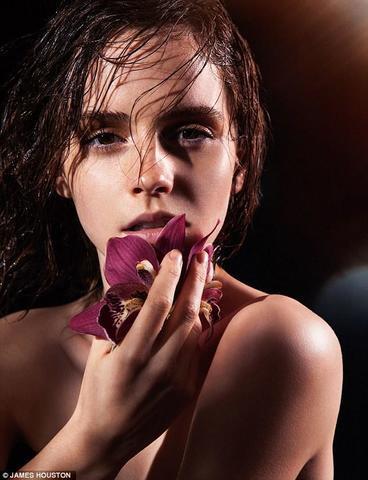 models Emma Watson 21 years unsheathed foto in public