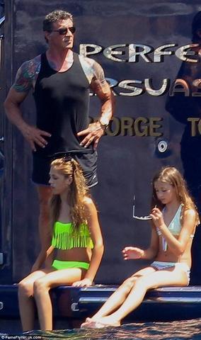 celebritie Sophia Rose Stallone 20 years obscene foto beach