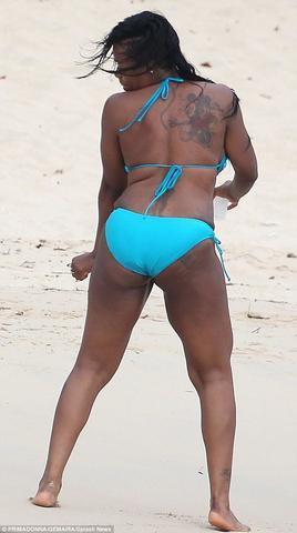 actress Fantasia Barrino 22 years swimming suit snapshot in the club