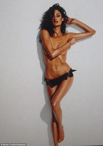 models Nicole Trunfio 18 years stolen photos in public