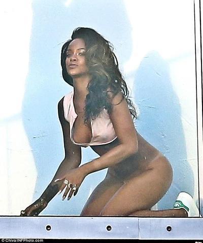 models Rihanna 21 years fleshly foto home