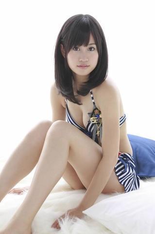 models Atsuko Maeda 23 years bust snapshot beach