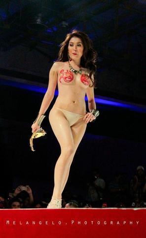 actress Erisa Natsumi 23 years k naked art in public