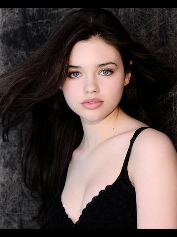 models India Eisley 18 years rousing foto in the club