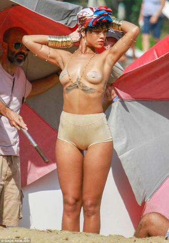 Rihanna heiß sexy