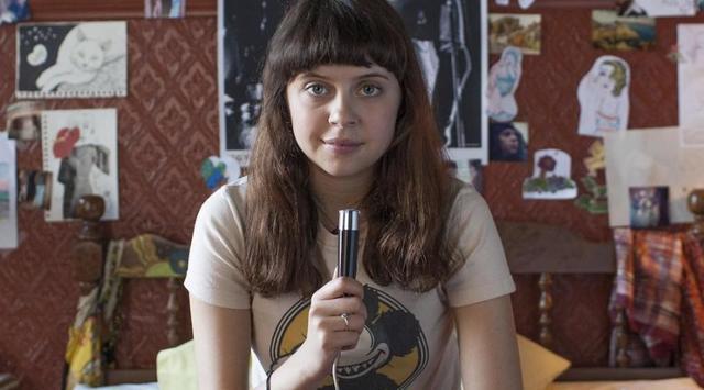 models Bel Powley 25 years Without brassiere photoshoot in public