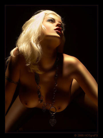 celebritie Biggi Bardot 21 years buck naked foto in the club