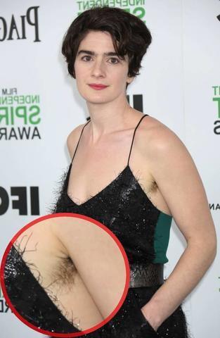 actress Gaby Hoffmann 19 years nude snapshot in public