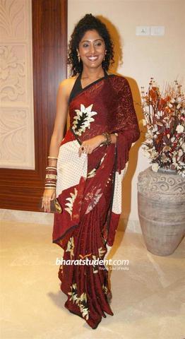 celebritie Shraddha Musale young lascivious picture in public